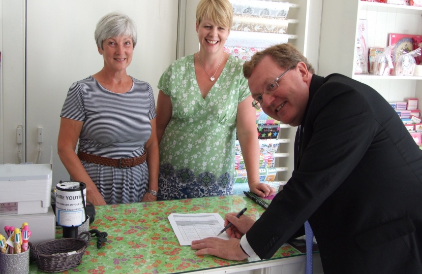 David Mundell signs the Road Safety Petition