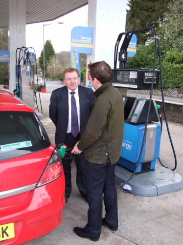 David Mundell checks out fuel prices