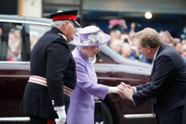 David Mundell MP welcoming The Queen to Peebles