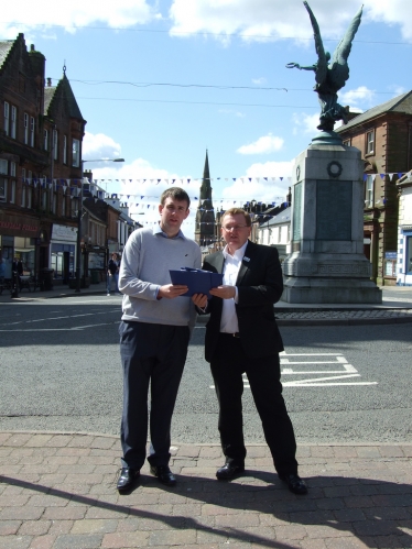 David Mundell and Cllr Graeme Tait getting more names for the petition